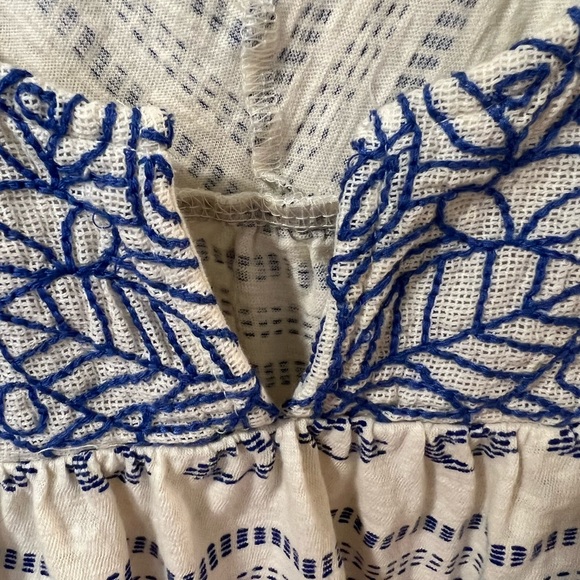 Lucky Brand ‘live to love’ sleeveless ivory, blue embroidered top - Picture 5 of 6